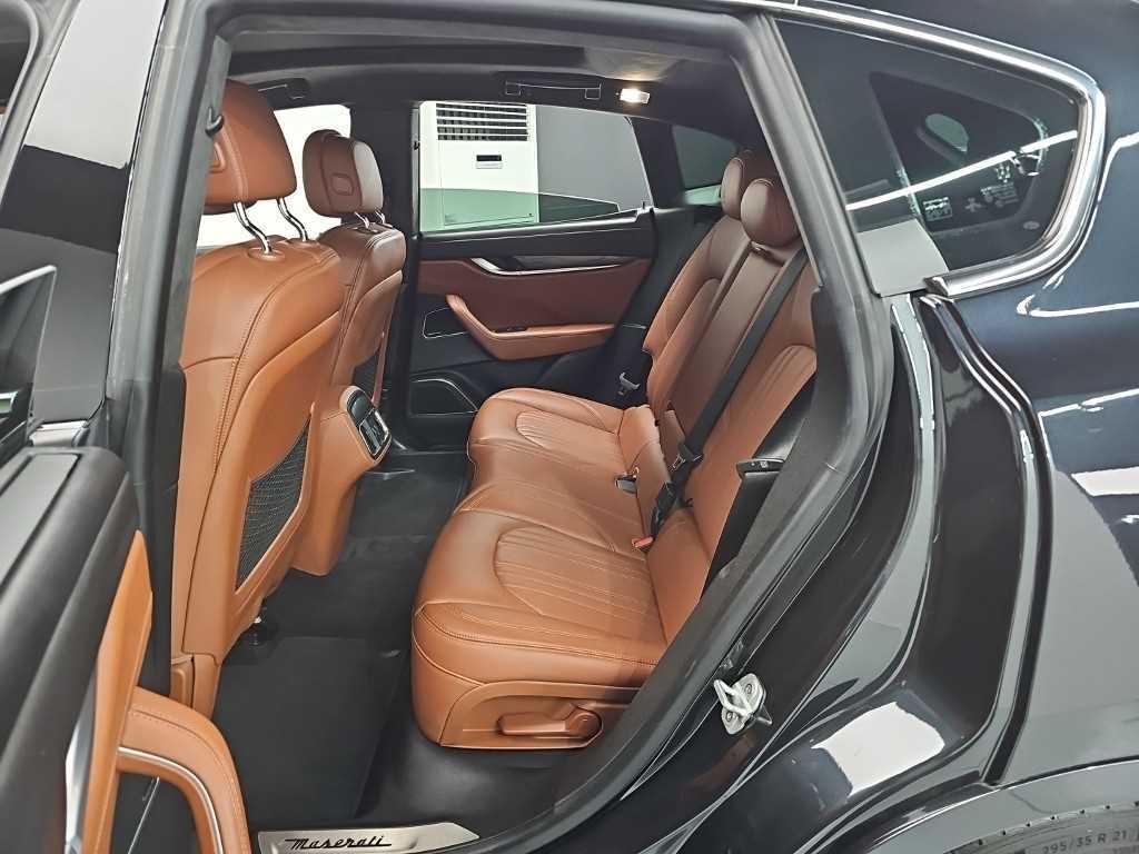 마세라티 르반떼 3.0 S AWD 그란루쏘 이미지 12