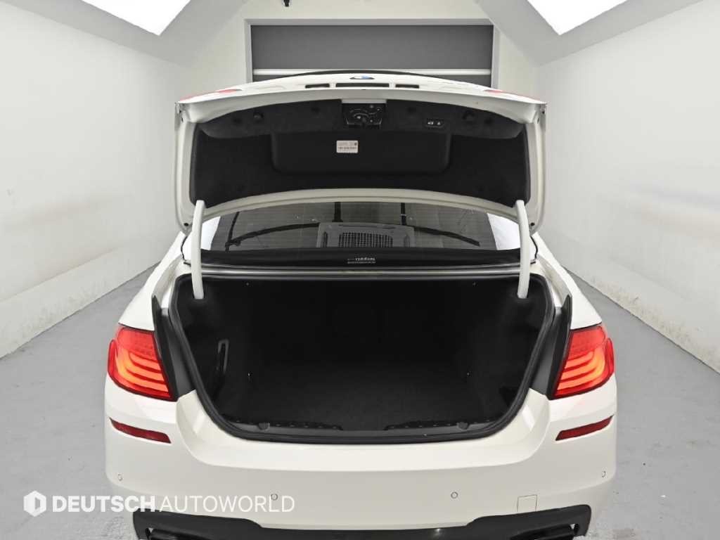 BMW 5시리즈 5시리즈 (F10) 550i xDrive M 스포츠 이미지 19
