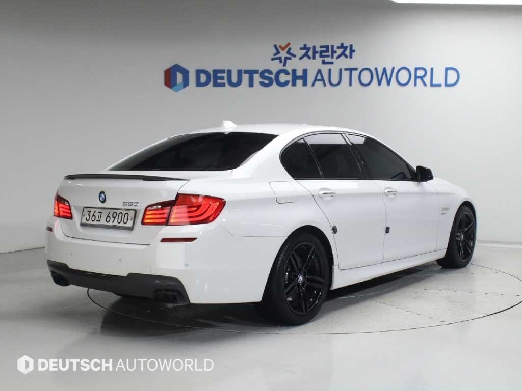 BMW 5시리즈 5시리즈 (F10) 550i xDrive M 스포츠 이미지 2