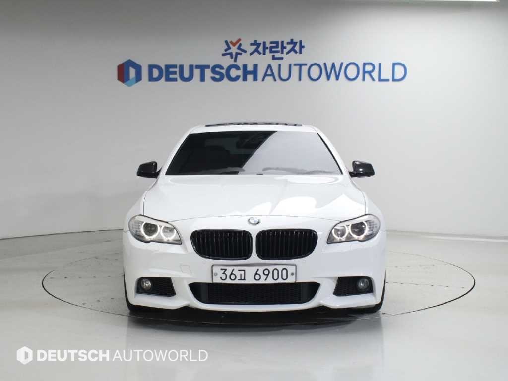 BMW 5시리즈 5시리즈 (F10) 550i xDrive M 스포츠 이미지 3