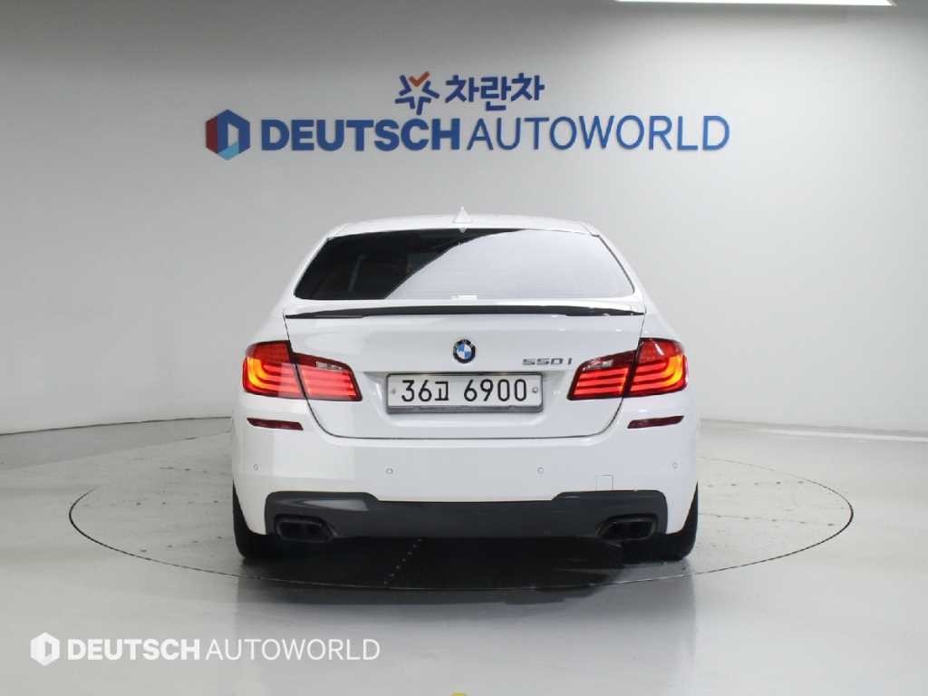 BMW 5시리즈 5시리즈 (F10) 550i xDrive M 스포츠 이미지 4