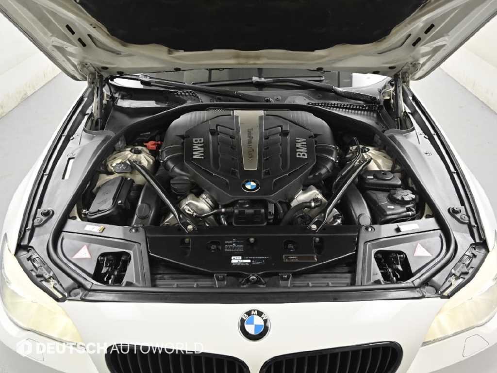 BMW 5시리즈 5시리즈 (F10) 550i xDrive M 스포츠 이미지 6