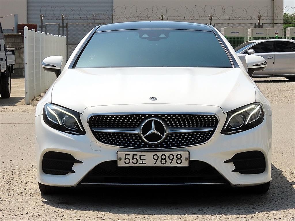 벤츠 E 클래스 E-클래스 W213 E220d 쿠페 이미지 1