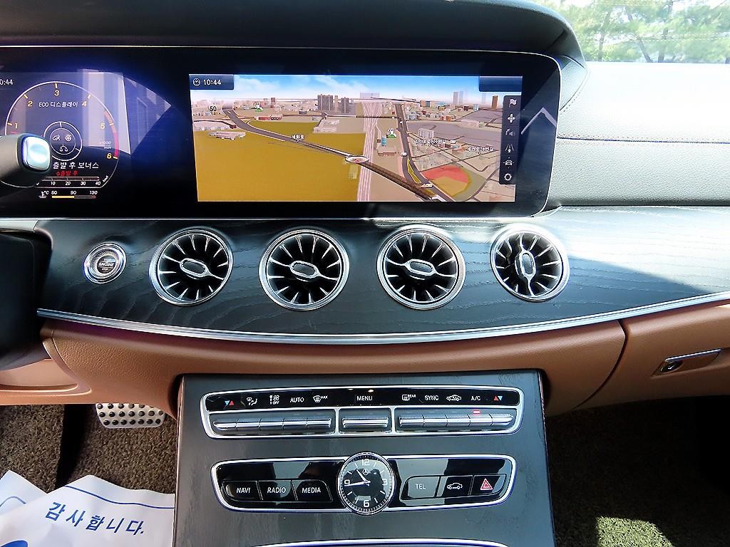 벤츠 E 클래스 E-클래스 W213 E220d 쿠페 이미지 15