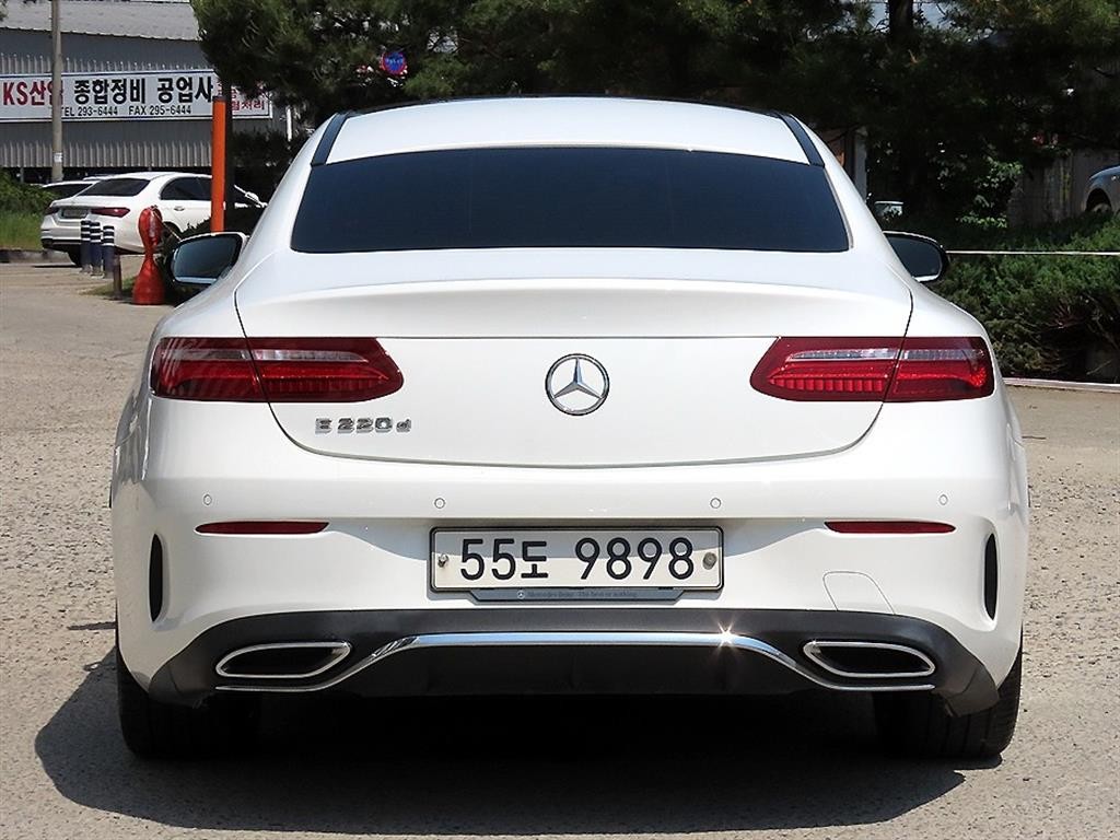 벤츠 E 클래스 E-클래스 W213 E220d 쿠페 이미지 4