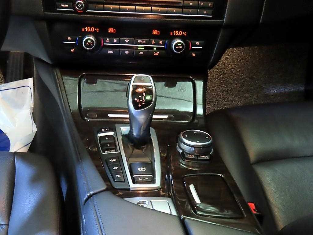 BMW 5시리즈 5시리즈 (F10) 528i xDrive M에어로다이나믹스페셜에디션 이미지 12