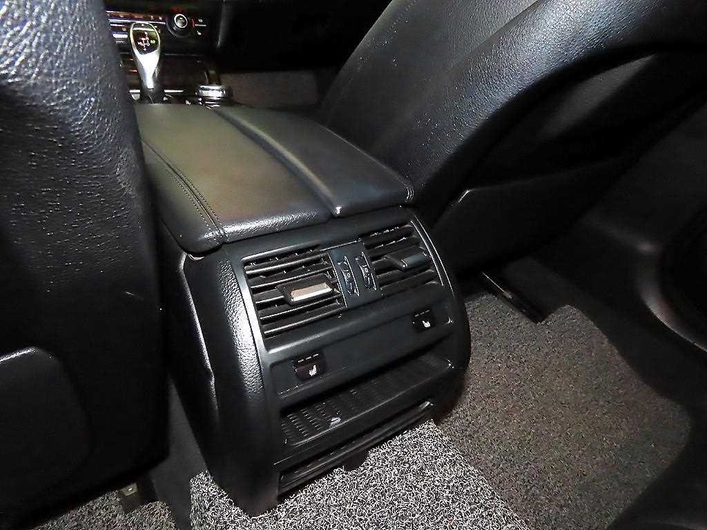 BMW 5시리즈 5시리즈 (F10) 528i xDrive M에어로다이나믹스페셜에디션 이미지 16