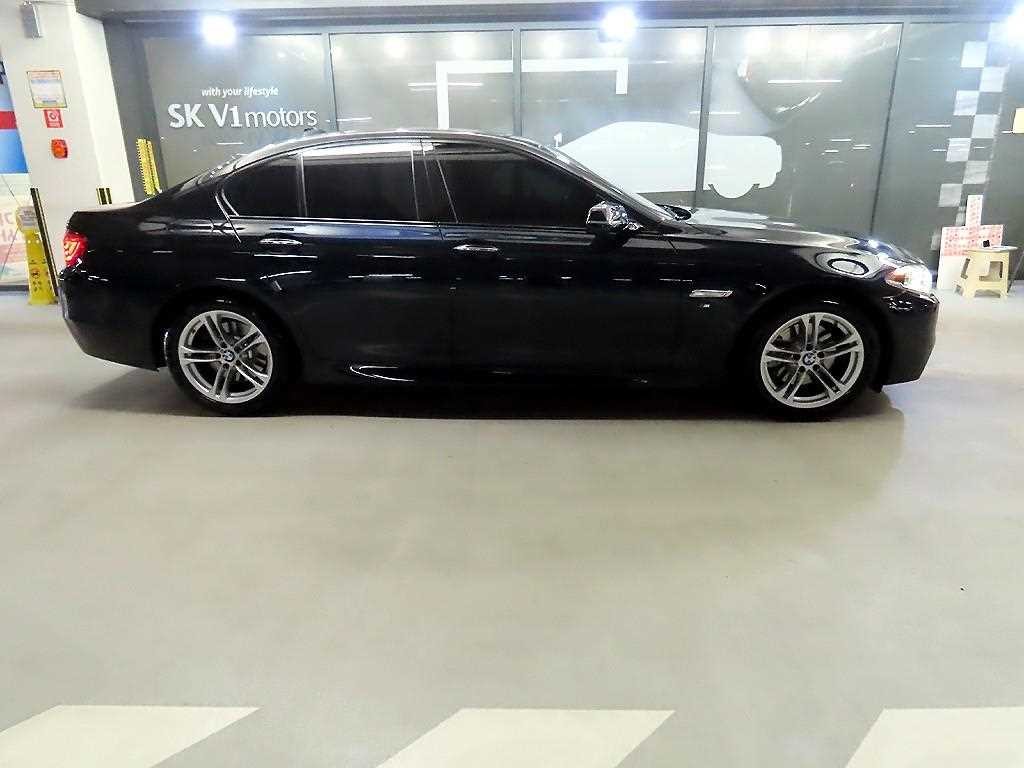 BMW 5시리즈 5시리즈 (F10) 528i xDrive M에어로다이나믹스페셜에디션 이미지 3