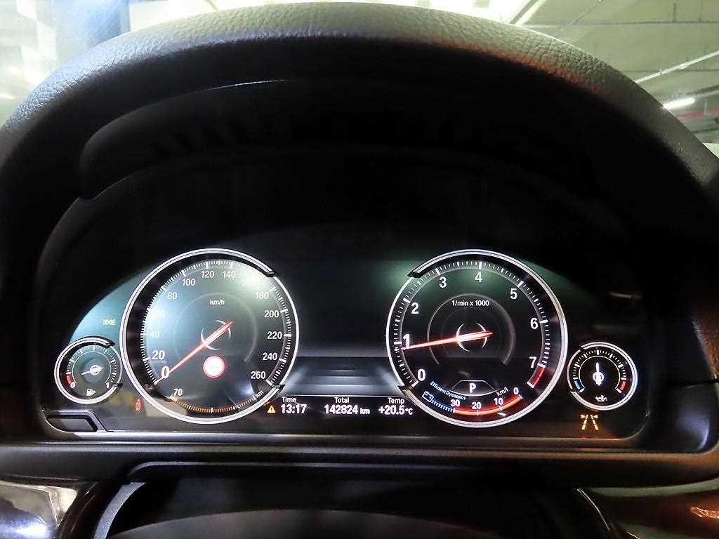 BMW 5시리즈 5시리즈 (F10) 528i xDrive M에어로다이나믹스페셜에디션 이미지 9
