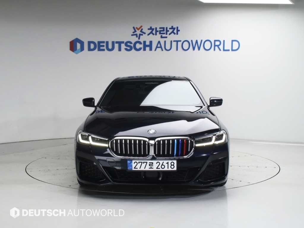 BMW 5시리즈 5시리즈 (G30) 520i M 스포츠 이미지 3