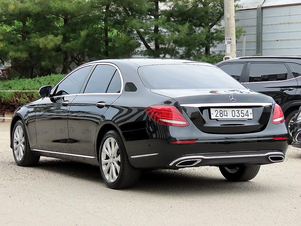 벤츠 E 클래스 E-클래스 W213 E220d 익스클루시브 이미지 3