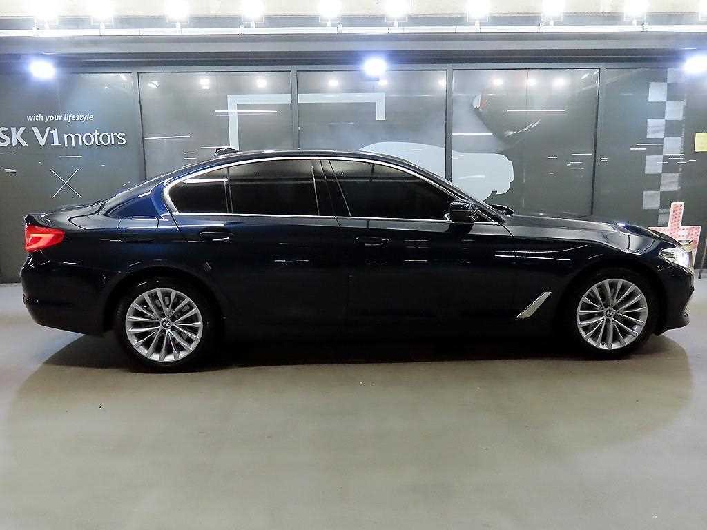 BMW 5시리즈 5시리즈 (G30) 520d 럭셔리 플러스 이미지 3