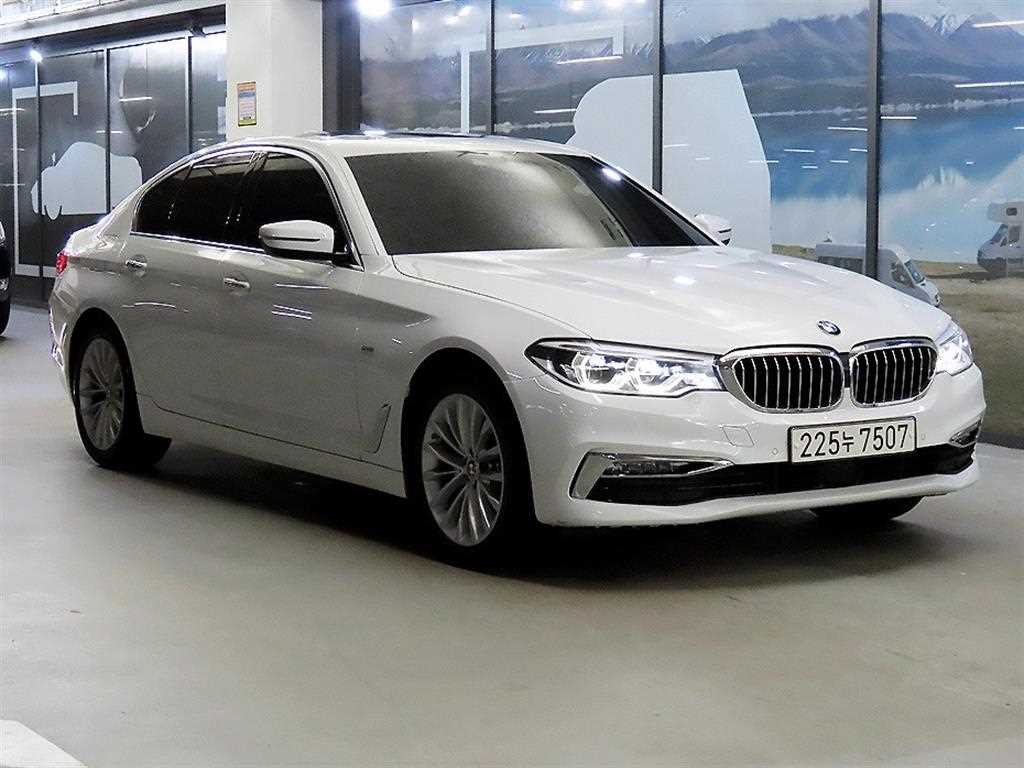 BMW 5시리즈 5시리즈 (G30) 520d xDrive 럭셔리 플러스 이미지 1