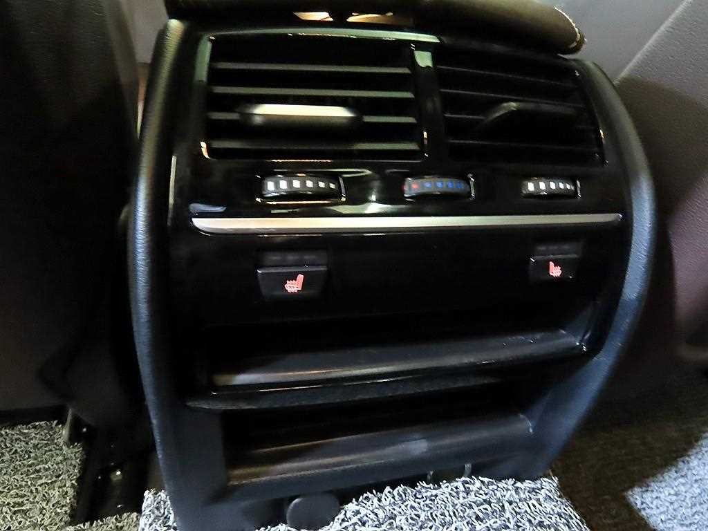 BMW 5시리즈 5시리즈 (G30) 520d xDrive 럭셔리 플러스 이미지 14