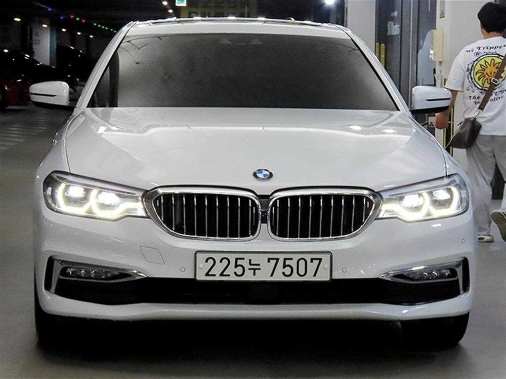 BMW 5시리즈 5시리즈 (G30) 520d xDrive 럭셔리 플러스 이미지 2
