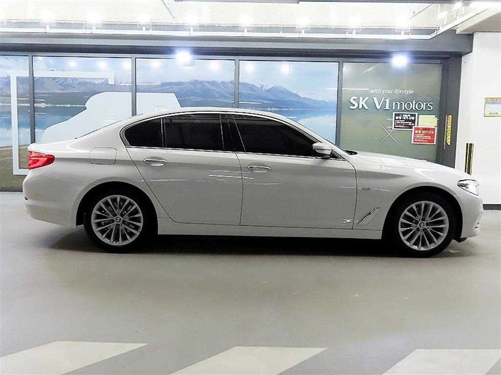 BMW 5시리즈 5시리즈 (G30) 520d xDrive 럭셔리 플러스 이미지 3