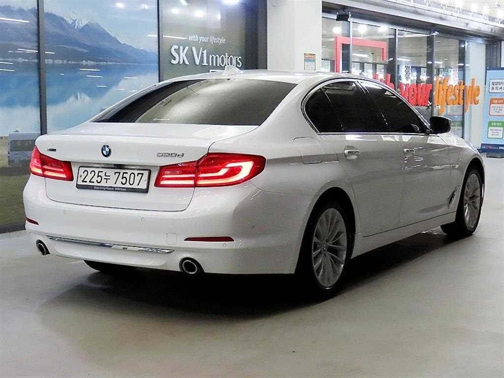 BMW 5시리즈 5시리즈 (G30) 520d xDrive 럭셔리 플러스 이미지 4