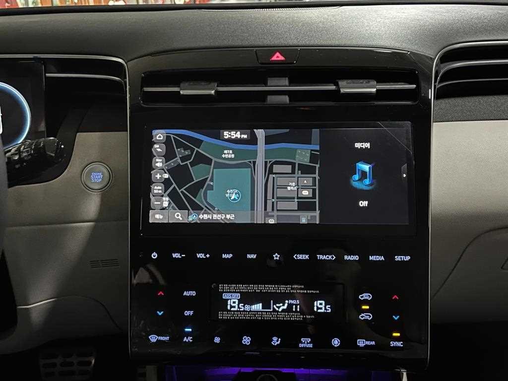 현대 투싼 투싼 (NX4) 가솔린 1.6 터보 2WD 인스퍼레이션 이미지 13