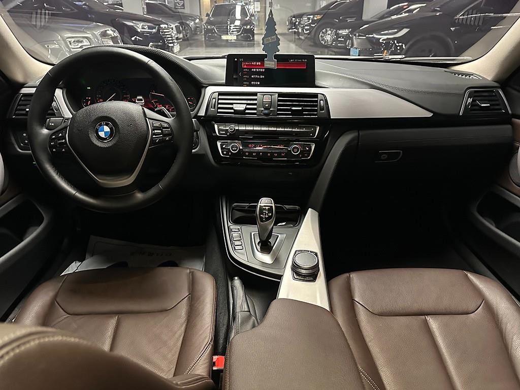 BMW 4시리즈 4시리즈 (F32) 420i 그란쿠페 럭셔리 이미지 9