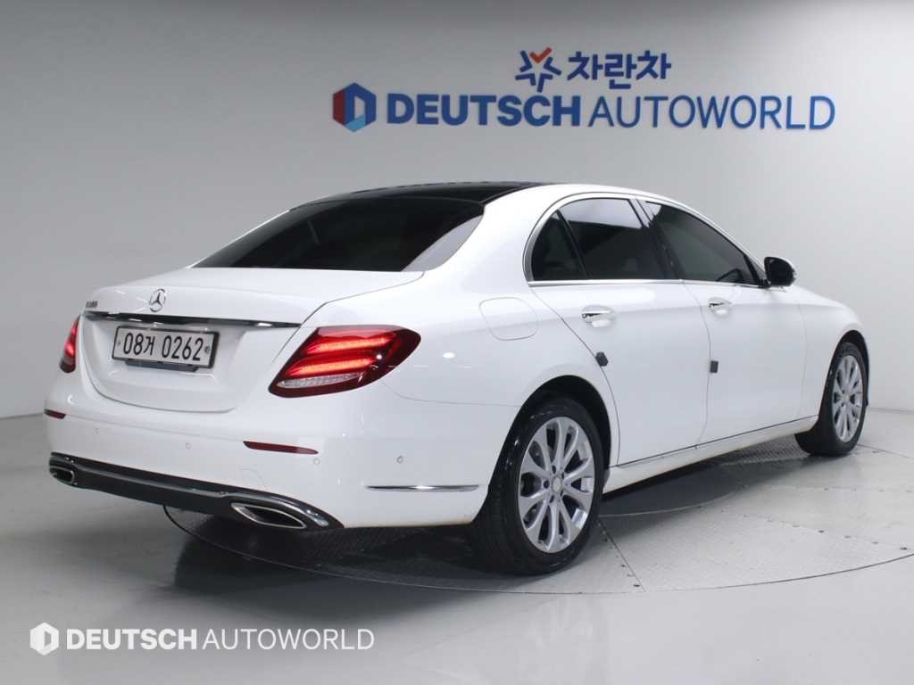 벤츠 E 클래스 E-클래스 W213 E300 익스클루시브 이미지 2