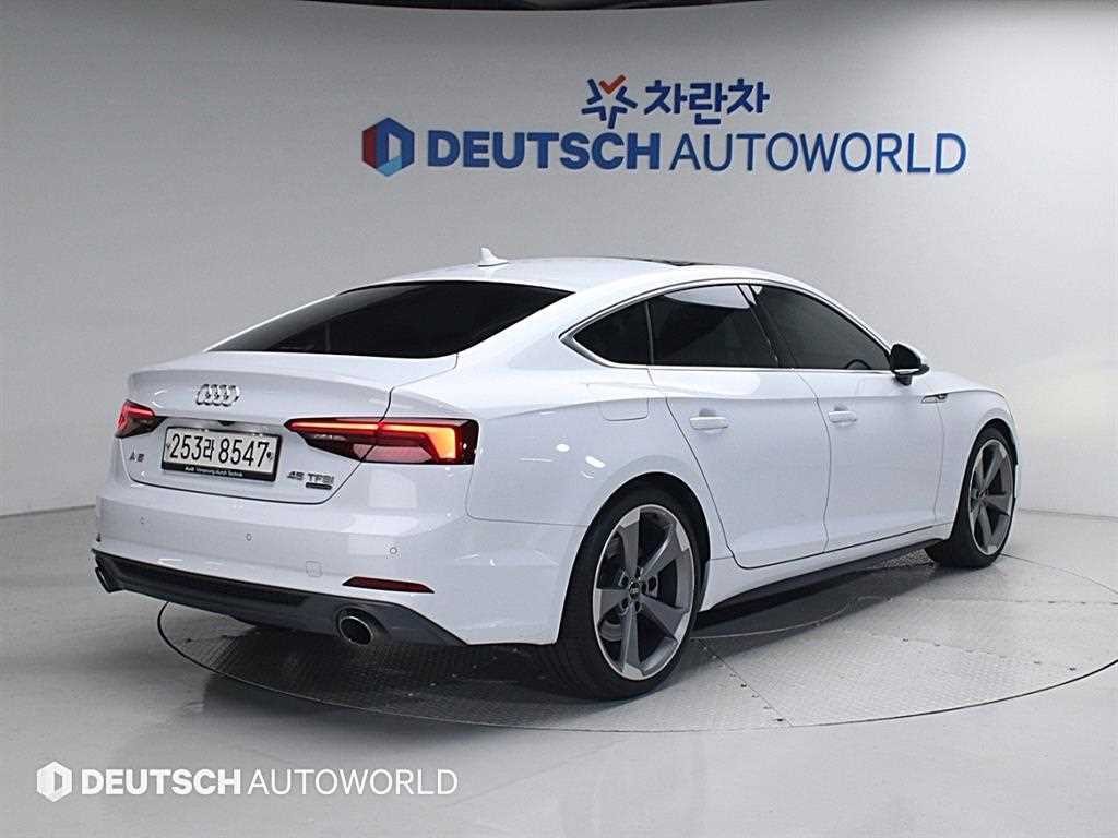 아우디 A5 A5 (F5) 45 TFSI 콰트로 프리미엄 스포트백 이미지 2