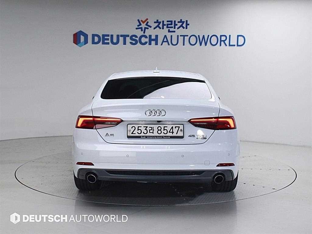 아우디 A5 A5 (F5) 45 TFSI 콰트로 프리미엄 스포트백 이미지 4