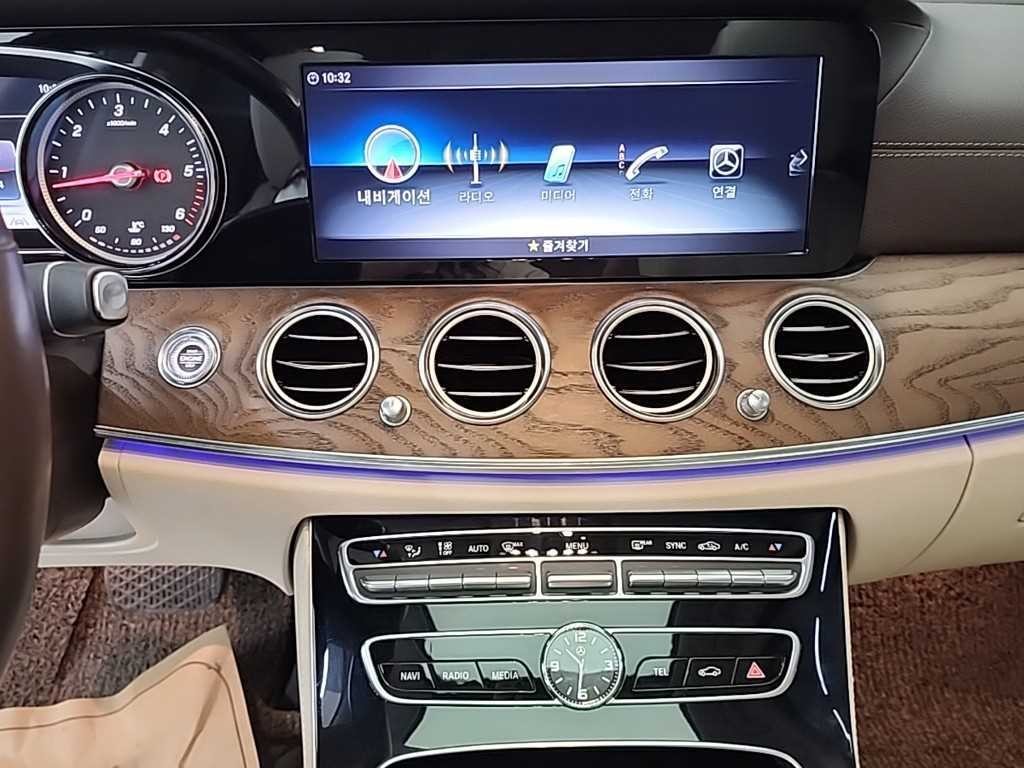 벤츠 E 클래스 E-클래스 W213 E220d 4MATIC 익스클루시브 이미지 10