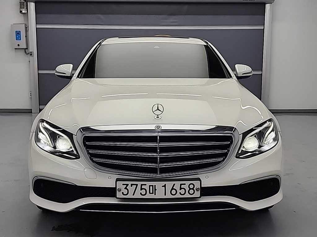 벤츠 E 클래스 E-클래스 W213 E220d 4MATIC 익스클루시브 이미지 2