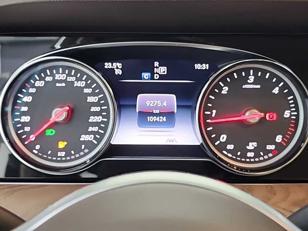 벤츠 E 클래스 E-클래스 W213 E220d 4MATIC 익스클루시브 이미지 6