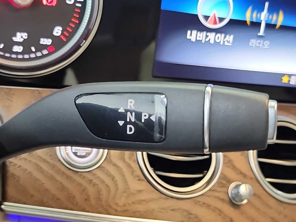 벤츠 E 클래스 E-클래스 W213 E220d 4MATIC 익스클루시브 이미지 8