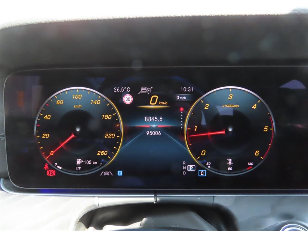 벤츠 E 클래스 E-클래스 W213 E220d 4MATIC AMG라인 이미지 10