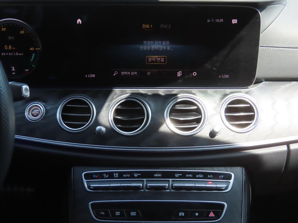 벤츠 E 클래스 E-클래스 W213 E220d 4MATIC AMG라인 이미지 12