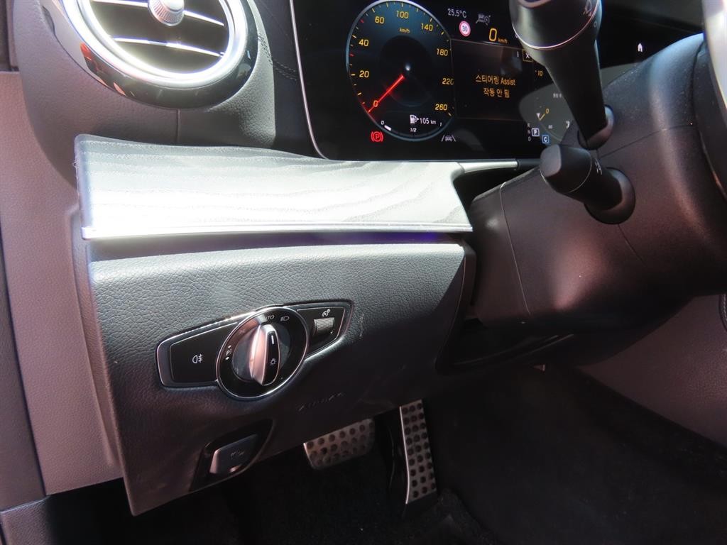벤츠 E 클래스 E-클래스 W213 E220d 4MATIC AMG라인 이미지 15