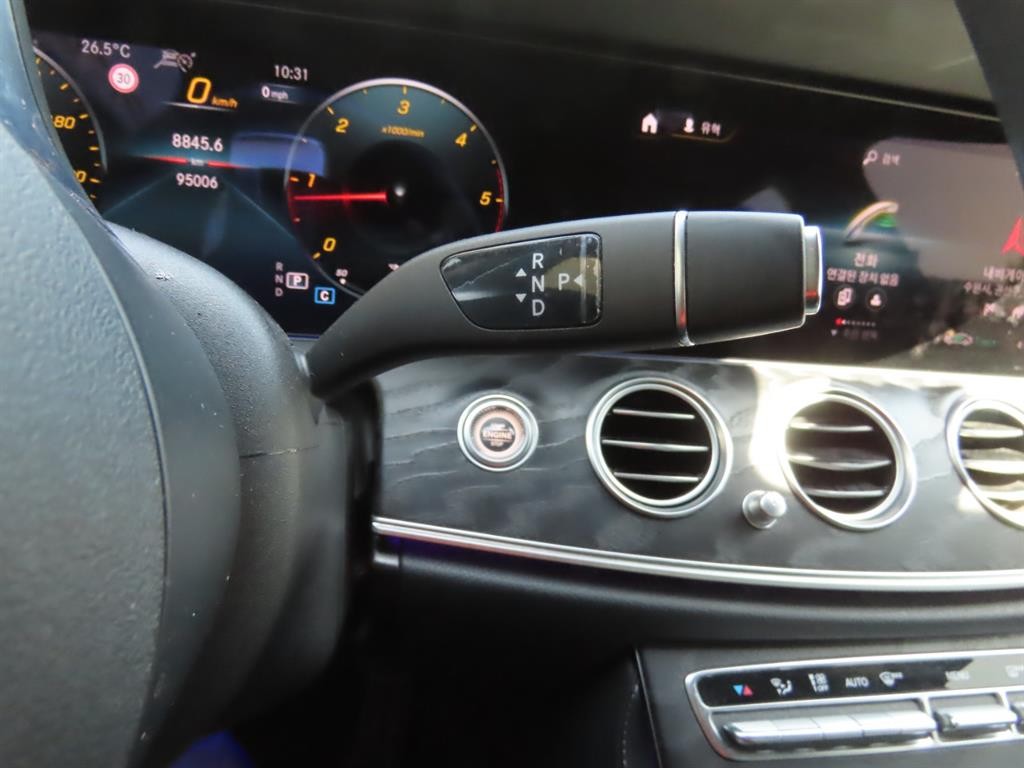 벤츠 E 클래스 E-클래스 W213 E220d 4MATIC AMG라인 이미지 16