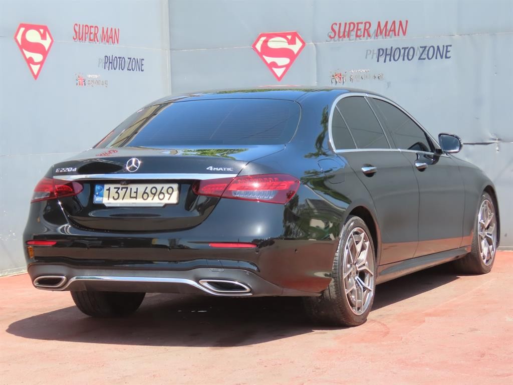 벤츠 E 클래스 E-클래스 W213 E220d 4MATIC AMG라인 이미지 3