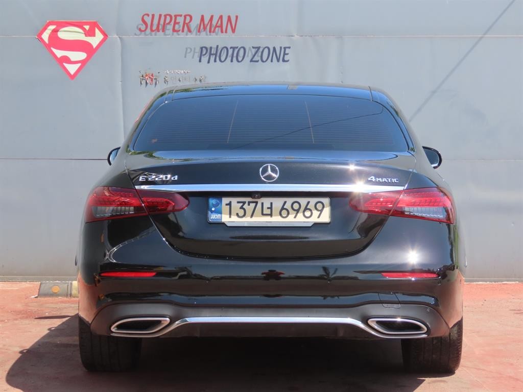 벤츠 E 클래스 E-클래스 W213 E220d 4MATIC AMG라인 이미지 4
