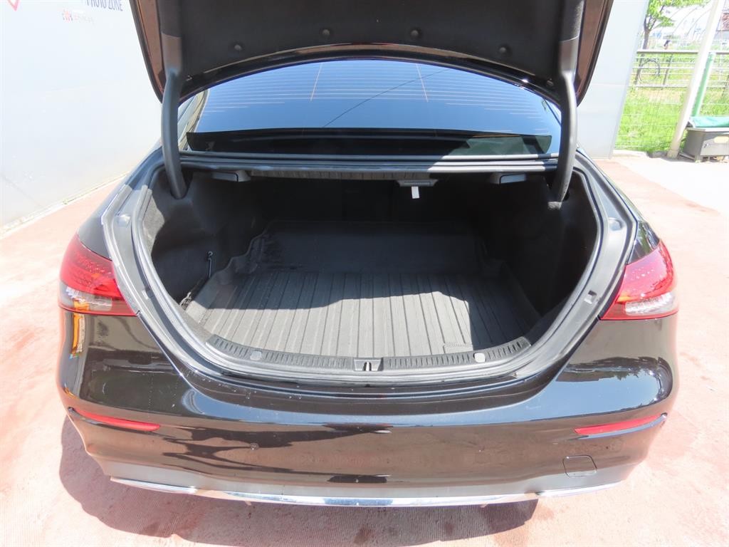 벤츠 E 클래스 E-클래스 W213 E220d 4MATIC AMG라인 이미지 5