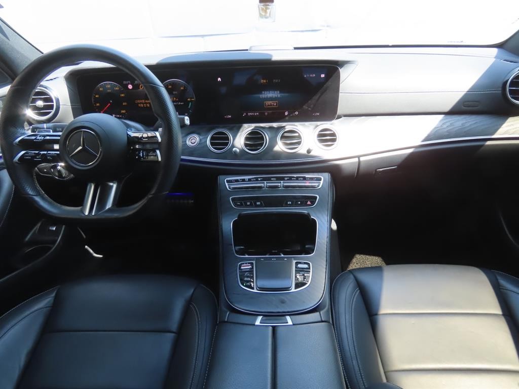 벤츠 E 클래스 E-클래스 W213 E220d 4MATIC AMG라인 이미지 9