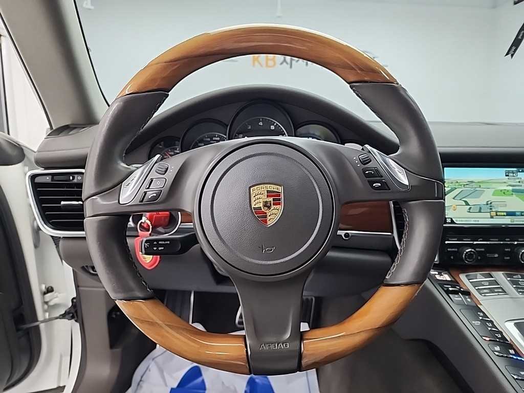 포르쉐 파나메라 3.6 AWD 970 이미지 9