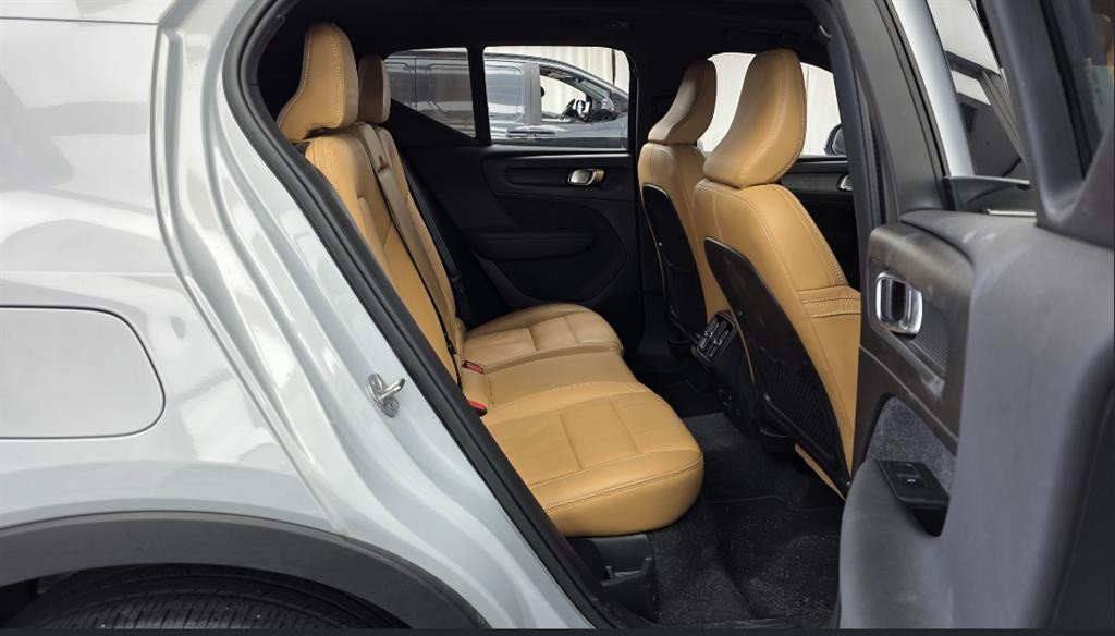 볼보 XC40 B4 AWD 인스크립션 이미지 11