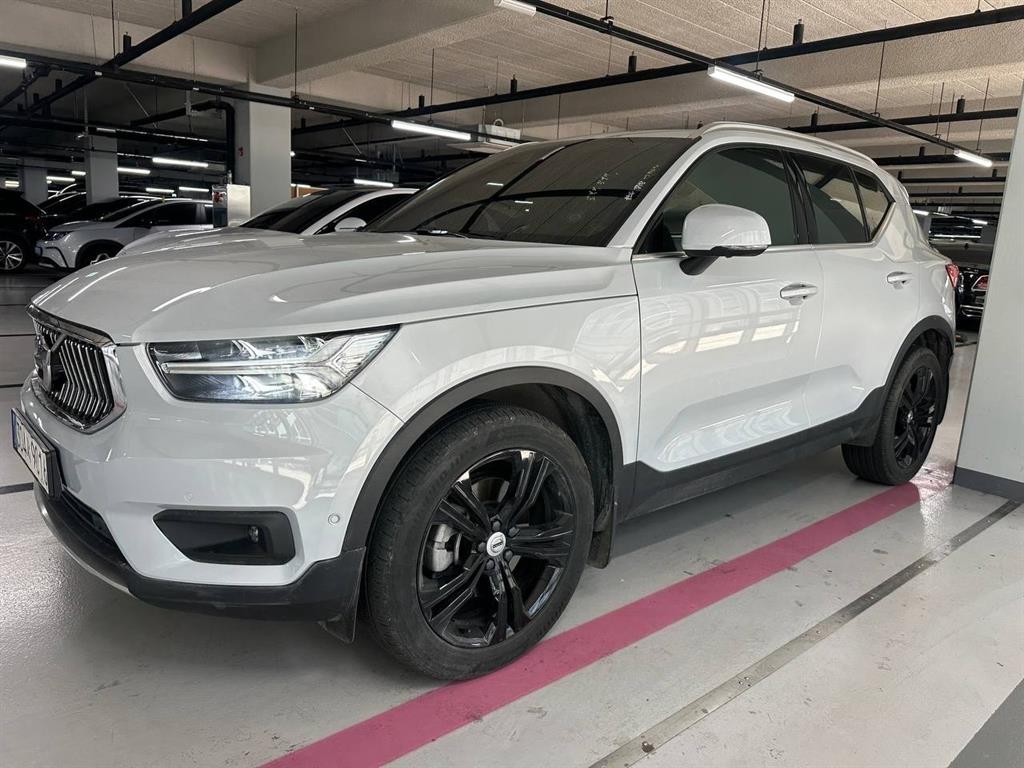 볼보 XC40 B4 AWD 인스크립션 이미지 2