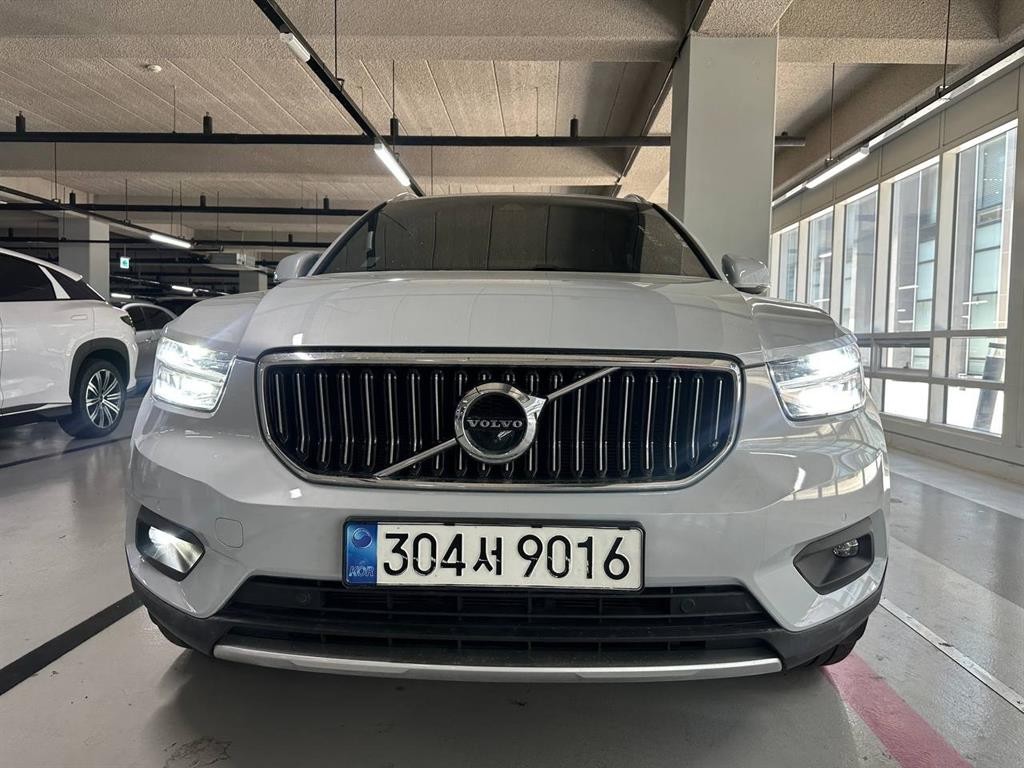 볼보 XC40 B4 AWD 인스크립션 이미지 3