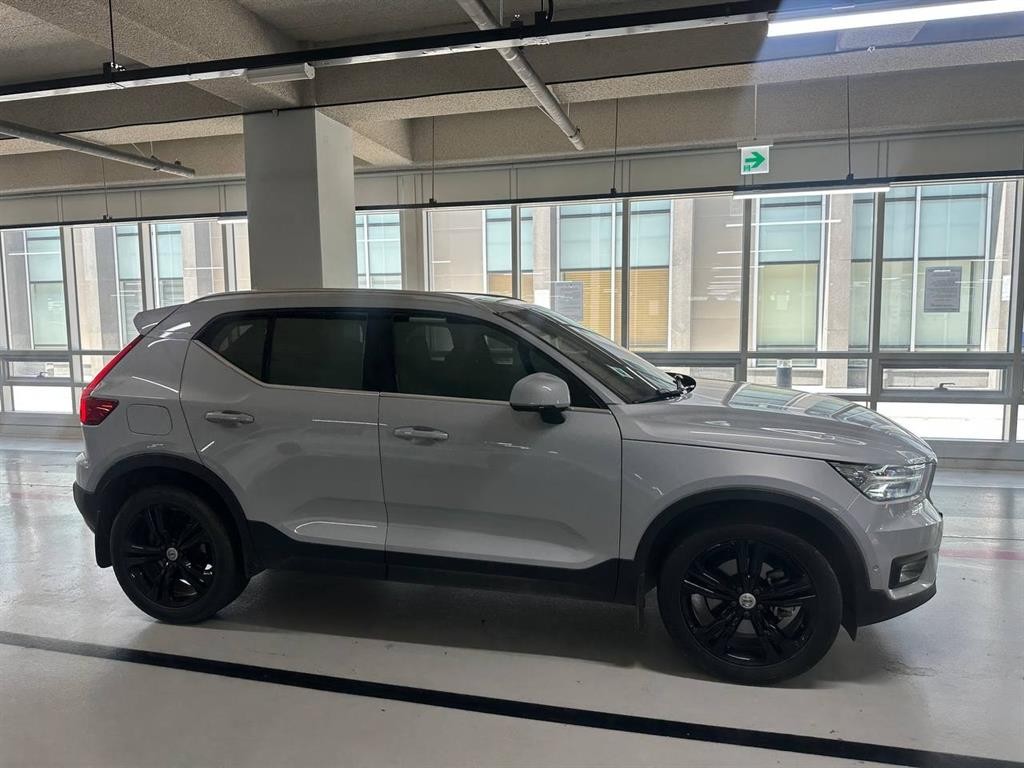 볼보 XC40 B4 AWD 인스크립션 이미지 4