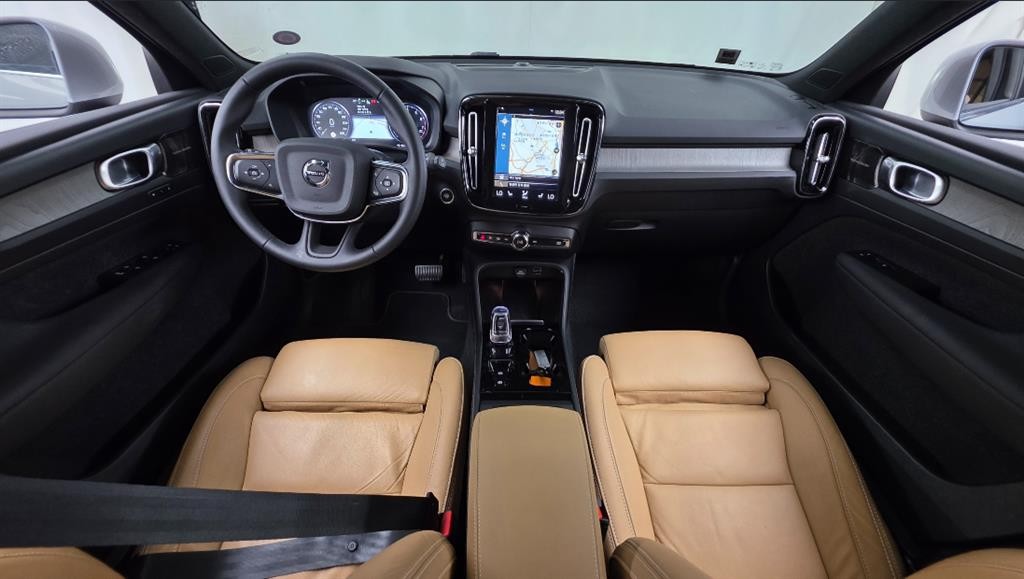 볼보 XC40 B4 AWD 인스크립션 이미지 6