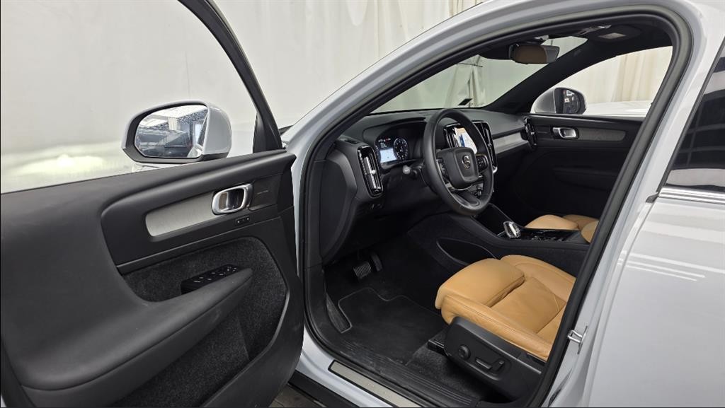볼보 XC40 B4 AWD 인스크립션 이미지 9