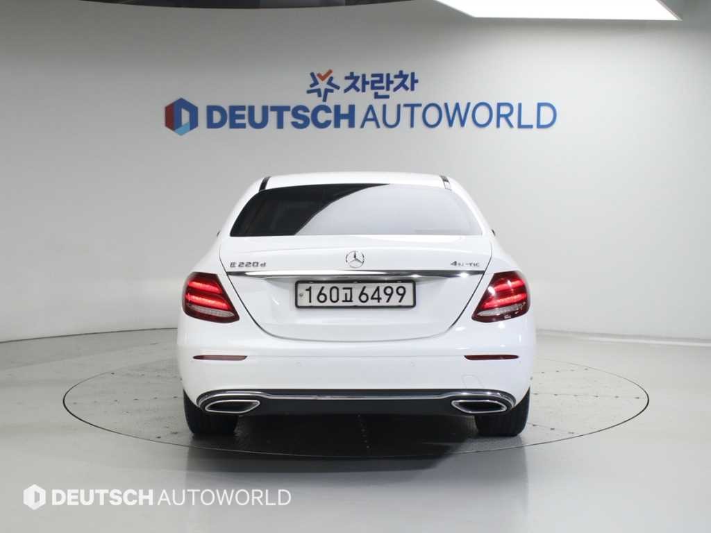 벤츠 E 클래스 E-클래스 W213 E220d 4MATIC 익스클루시브 이미지 3