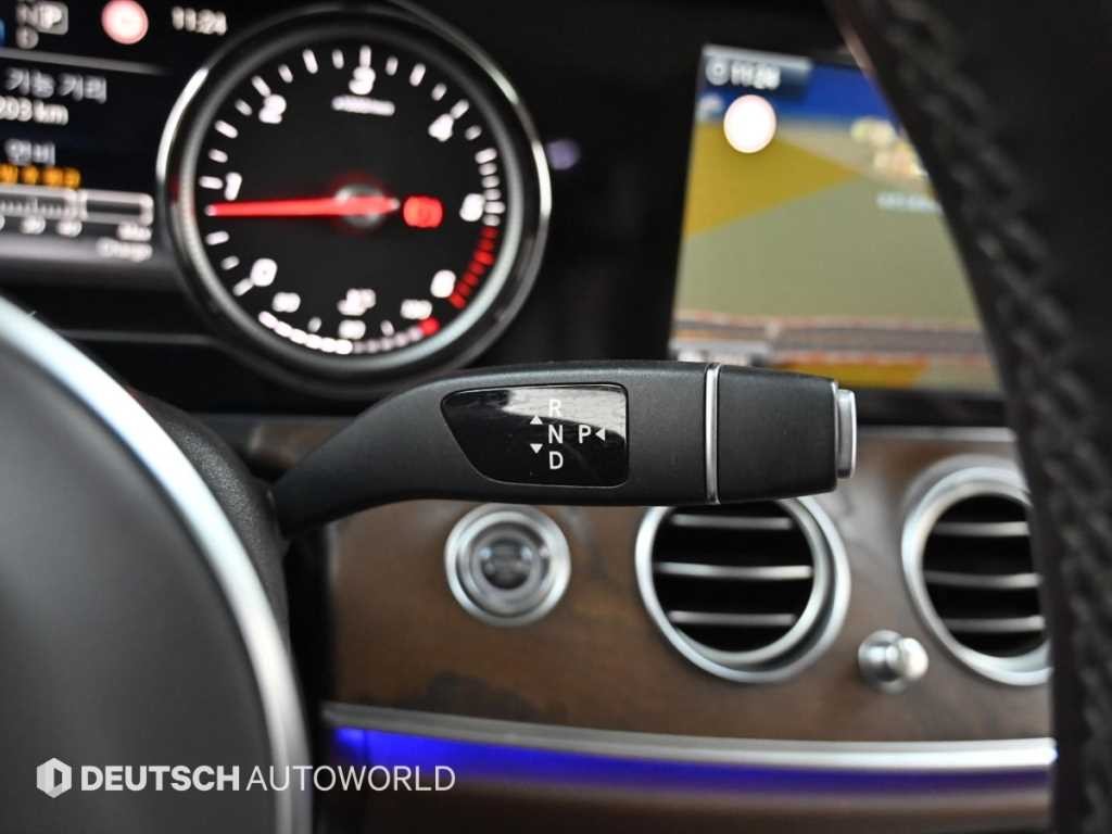 벤츠 E 클래스 E-클래스 W213 E220d 4MATIC 익스클루시브 이미지 9