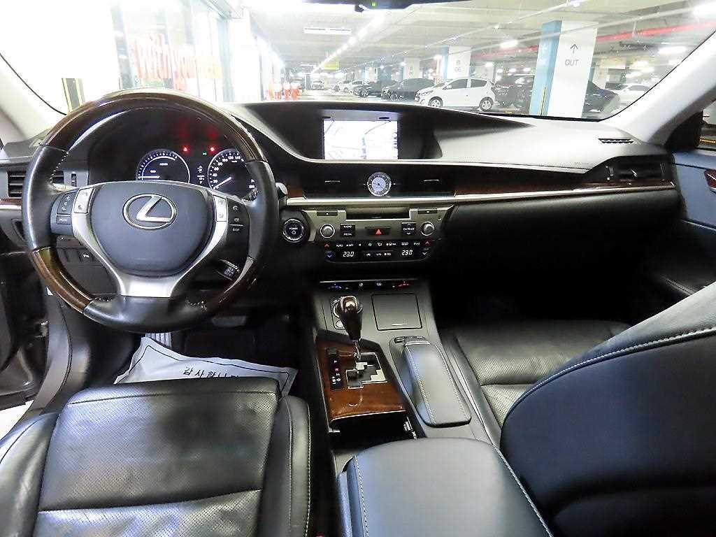 렉서스 ES 뉴ES300h 슈프림 이미지 10