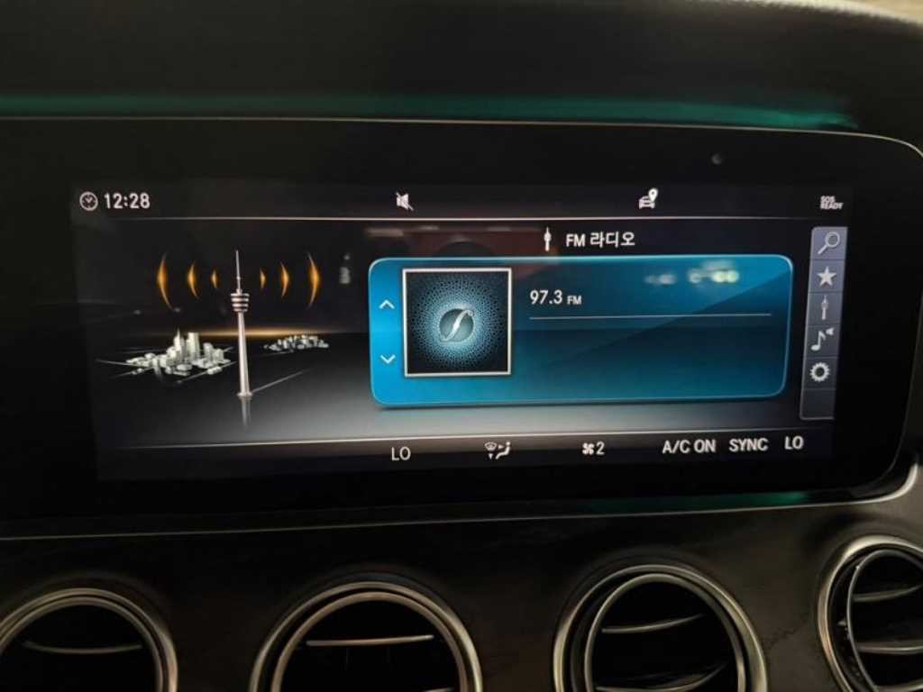 벤츠 E 클래스 E-클래스 W213 E300 4MATIC 아방가르드 이미지 10