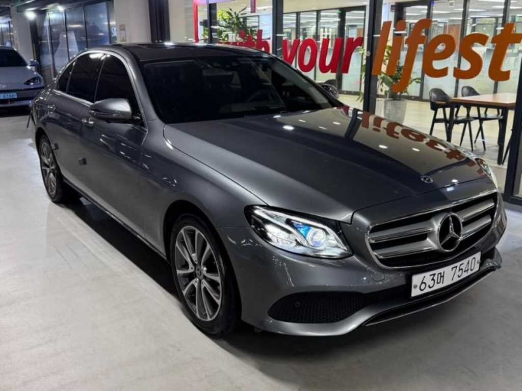 벤츠 E 클래스 E-클래스 W213 E300 4MATIC 아방가르드 이미지 2